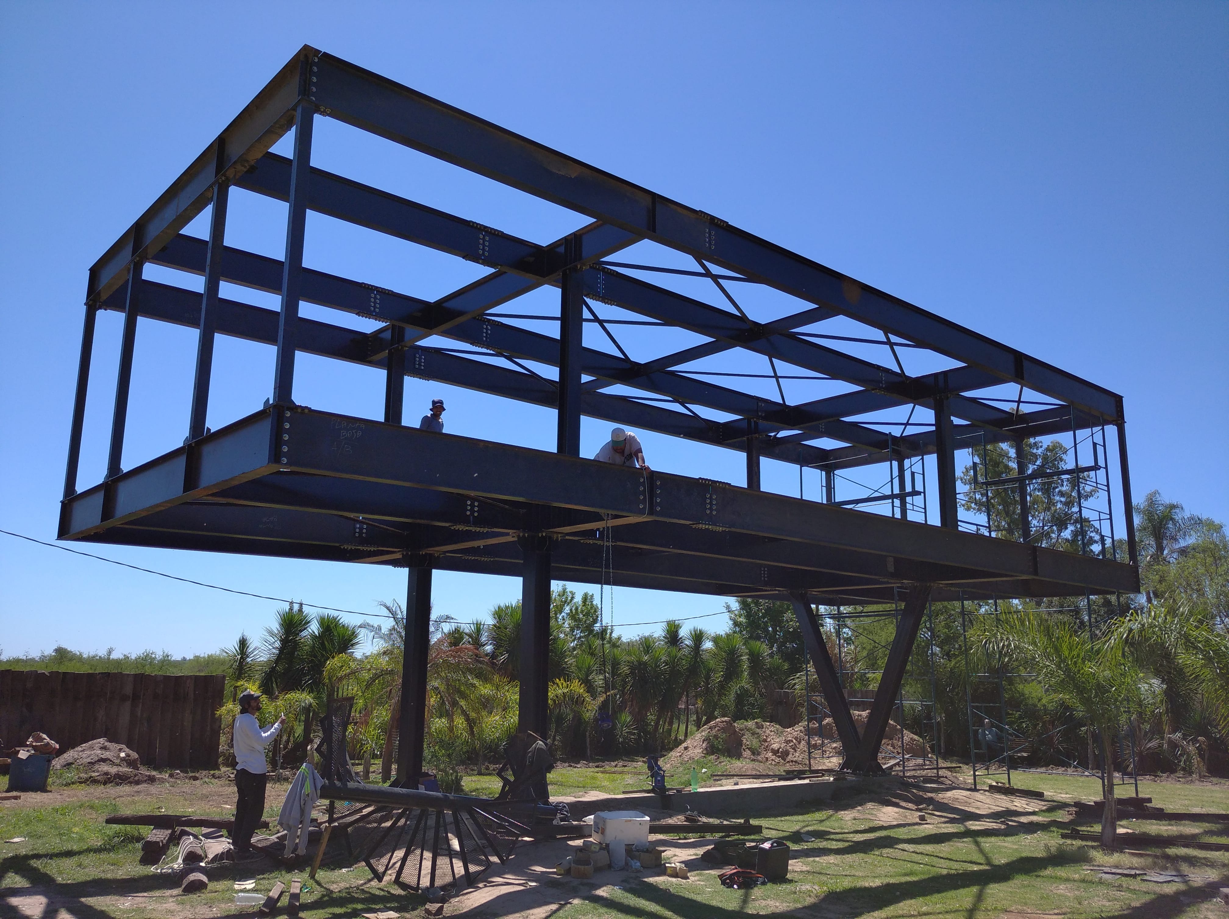 Montaje Estructura Metálica — Casa Elevada